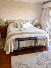 Cargar imagen en el visor de la galería, Banqueta Quito