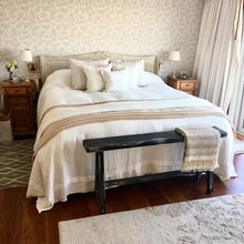 Cargar imagen en el visor de la galería, Banqueta Quito